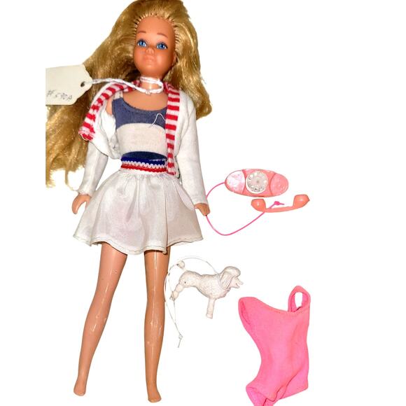 9" 1970's Vintage 9" Skipper, Barbie's Little Sister Carrying Case W/Accessories - Picture 3 of 10